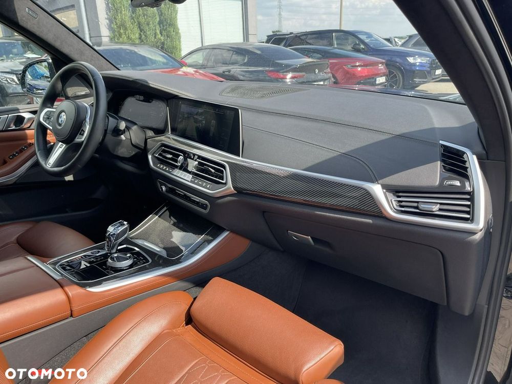 BMW X5 M M50i - 16