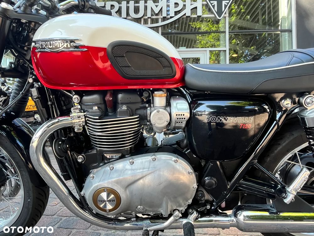 Triumph Bonneville - 10
