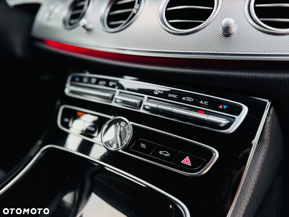 Mercedes-Benz Klasa E 220 d 9G-TRONIC Exclusive - 36