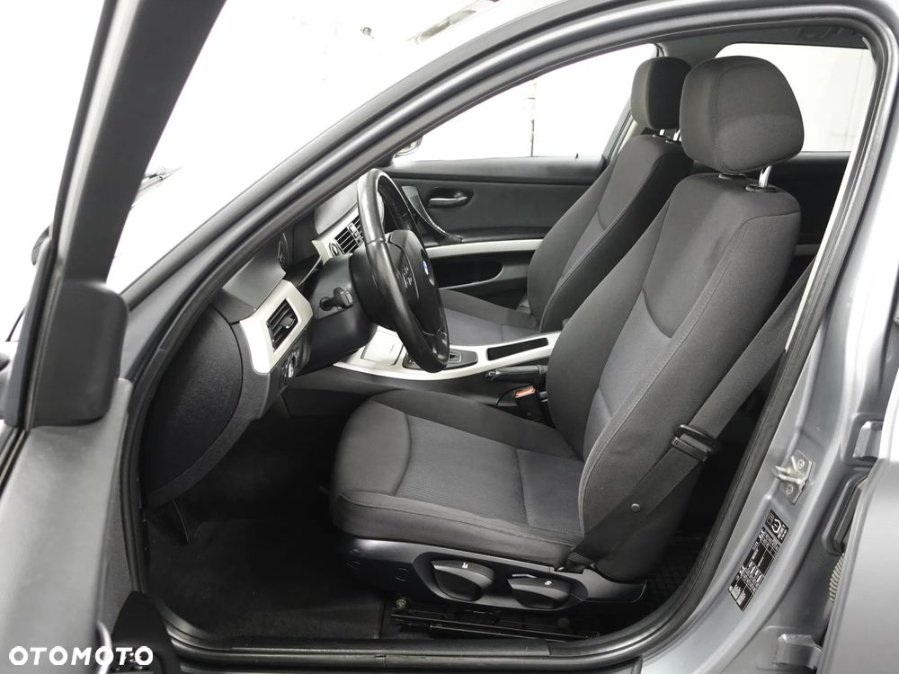 BMW Seria 3 320d xDrive DPF - 20