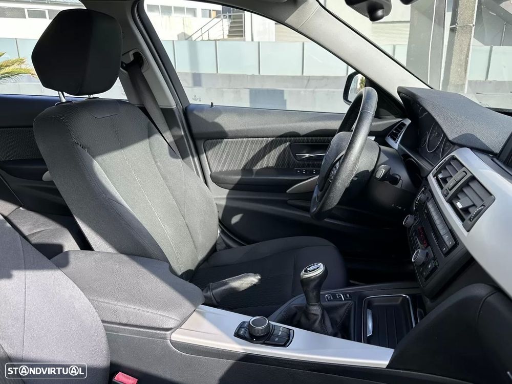 BMW 320 d Line Sport - 36