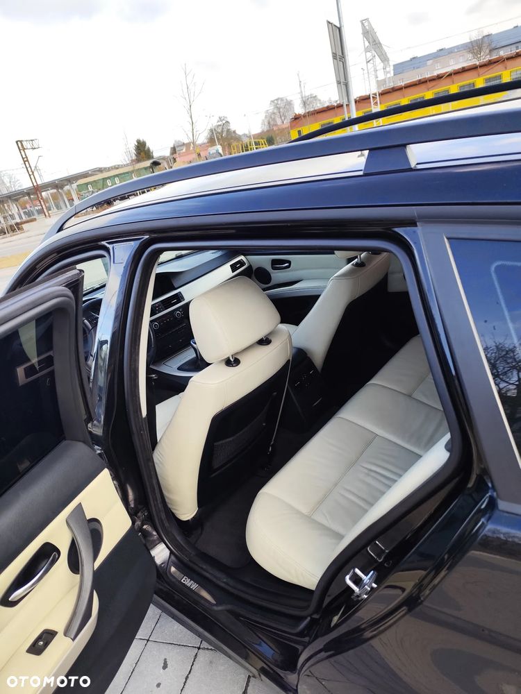 BMW Seria 3 - 35