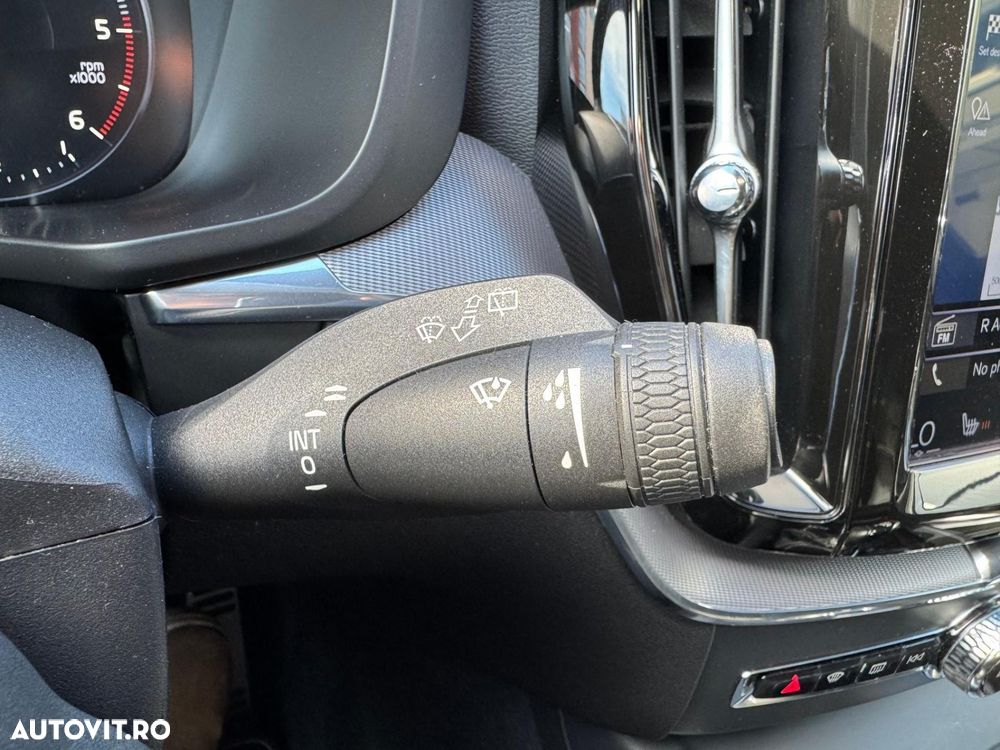VOLVO XC60 2019 — imagine 13