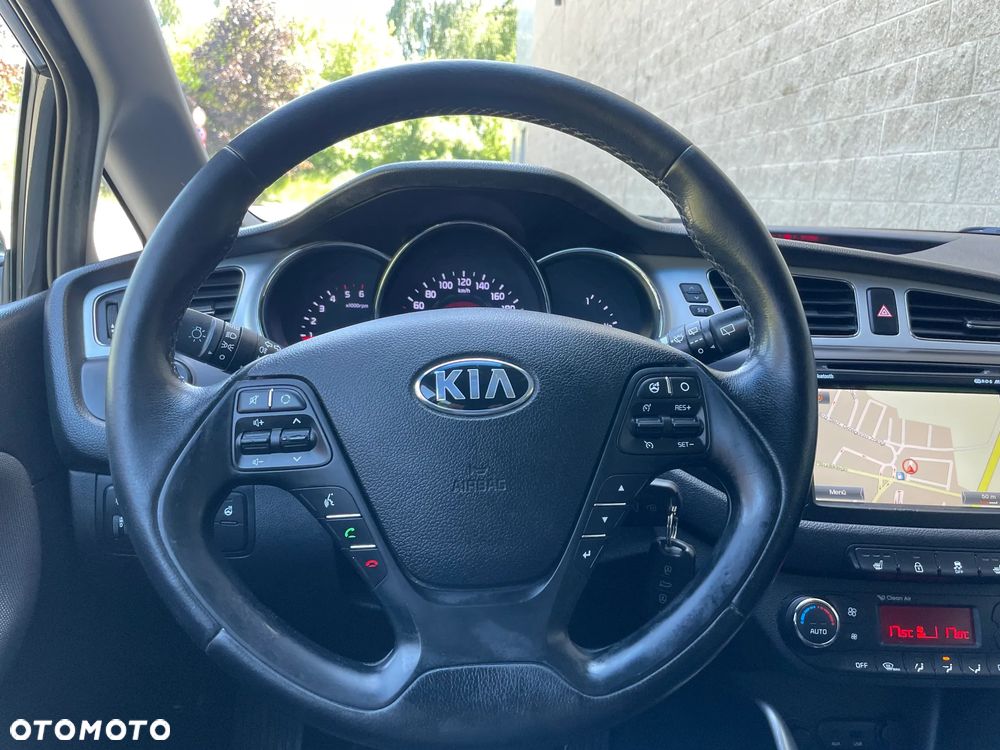 Kia Ceed 1.6 CRDi 128 ISG SW Platinum Edition - 14