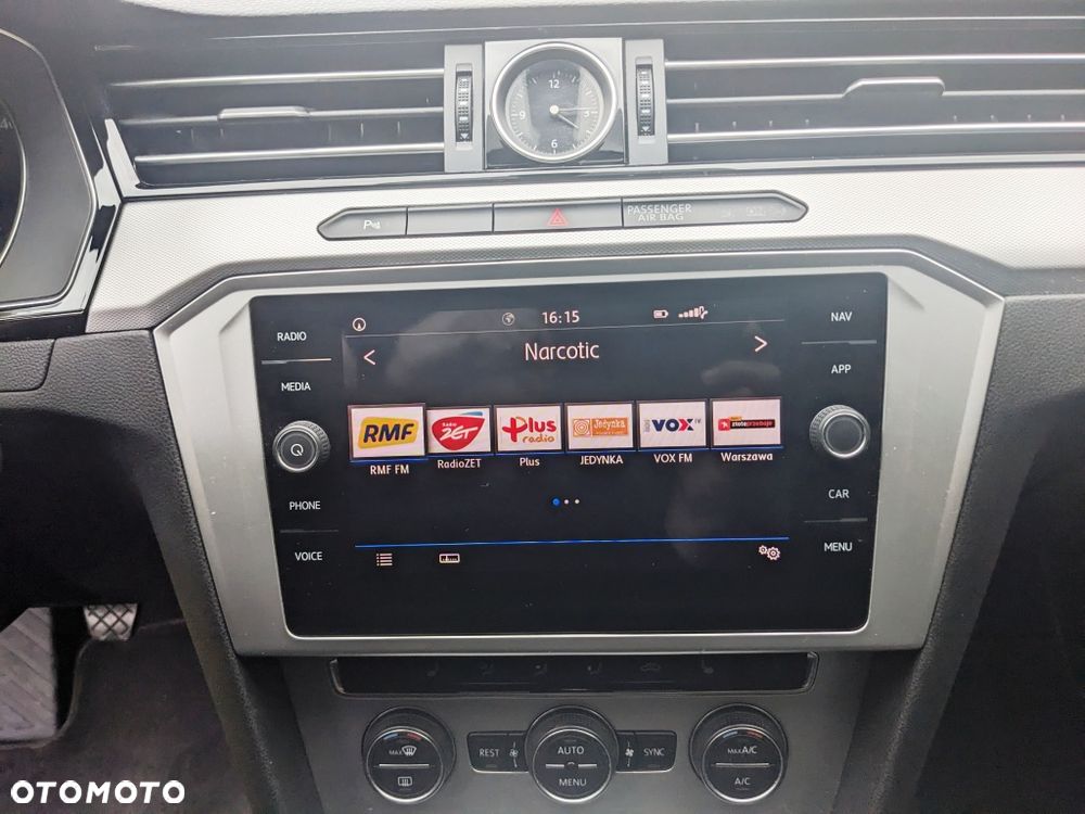 Volkswagen Passat 1.6 TDI BMT Comfortline - 12