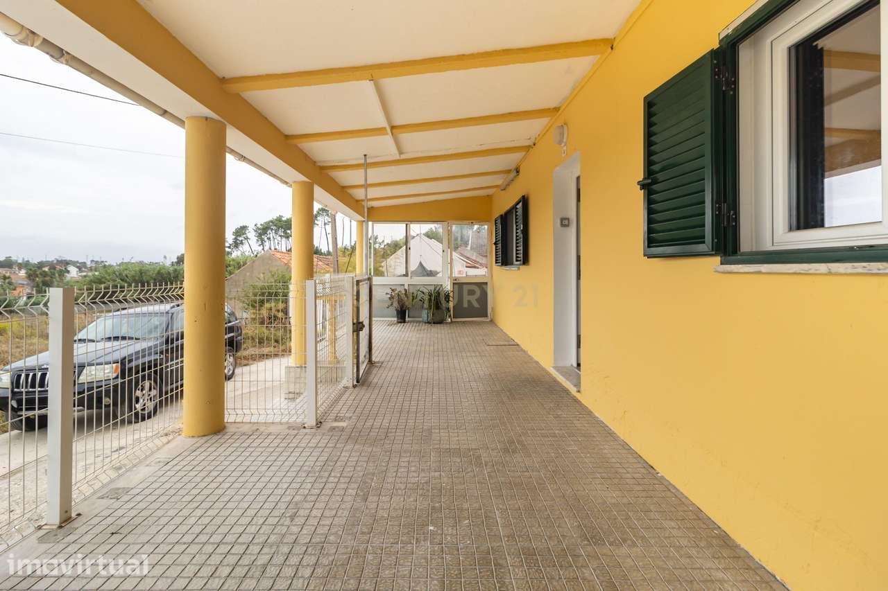 Terreno Urbano com benfeitoria em Fernão Ferro, Seixal - Grande imagem: 4/49