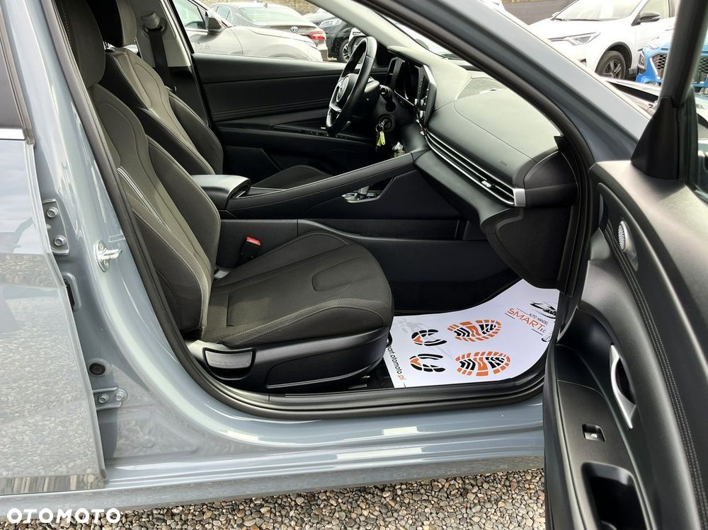 Hyundai Elantra 1.6 Smart CVT - 29