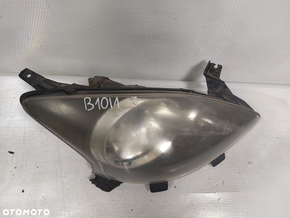 .  LAMPA PRZOD PRZEDNIA PRAWA TOYOTA AYGO 1 - 2