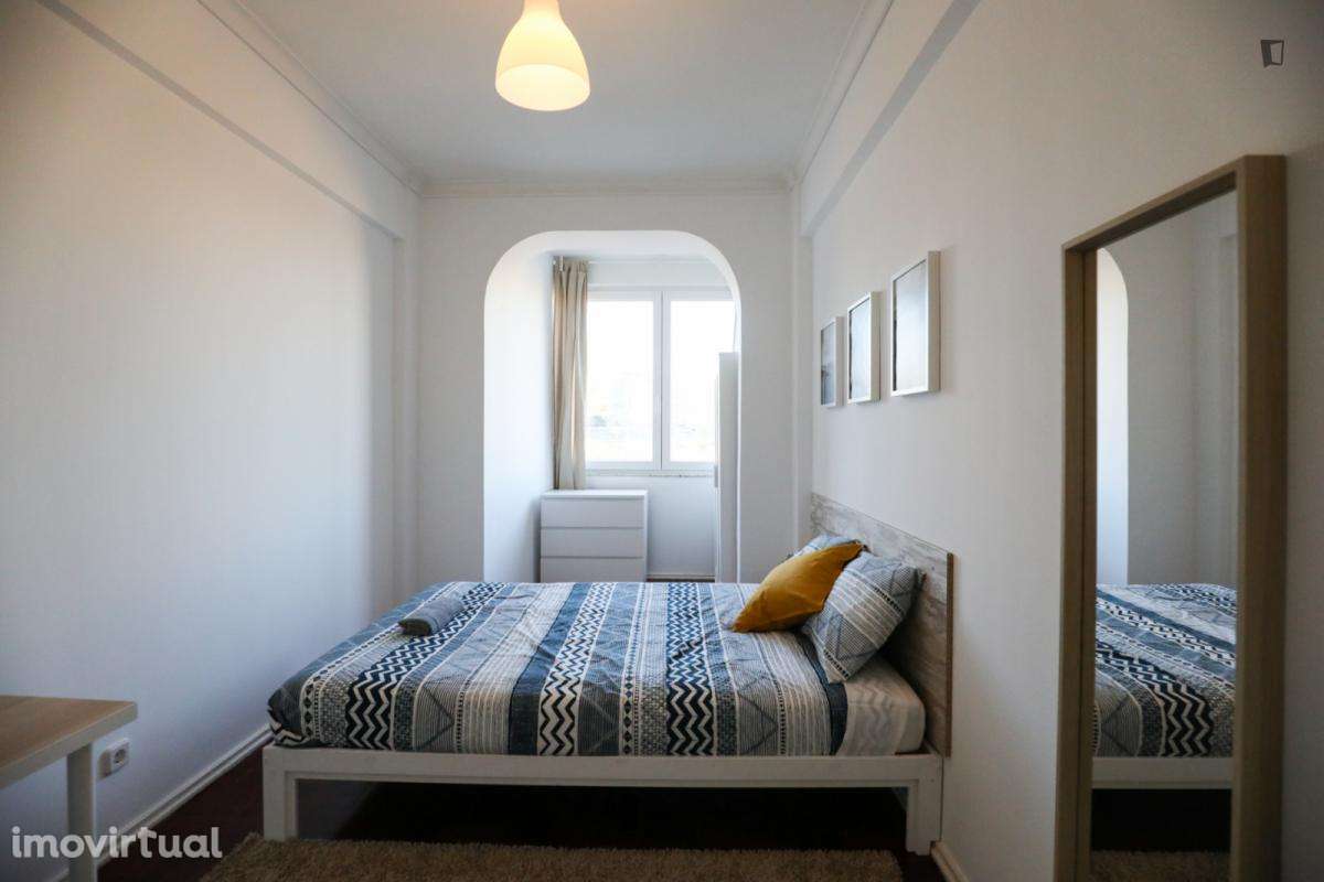 Quarto - localizado em Benfica Lisbon - Grande imagem: 5/57