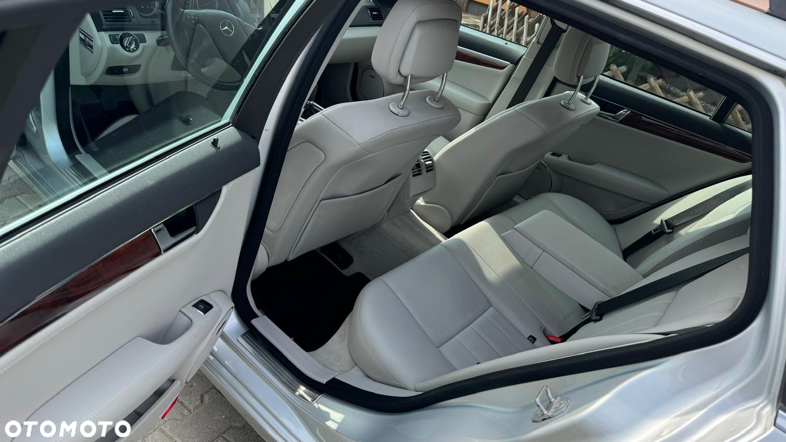 Mercedes-Benz Klasa C 180 T Kompressor BlueEFFICIENCY Avantgarde - 15