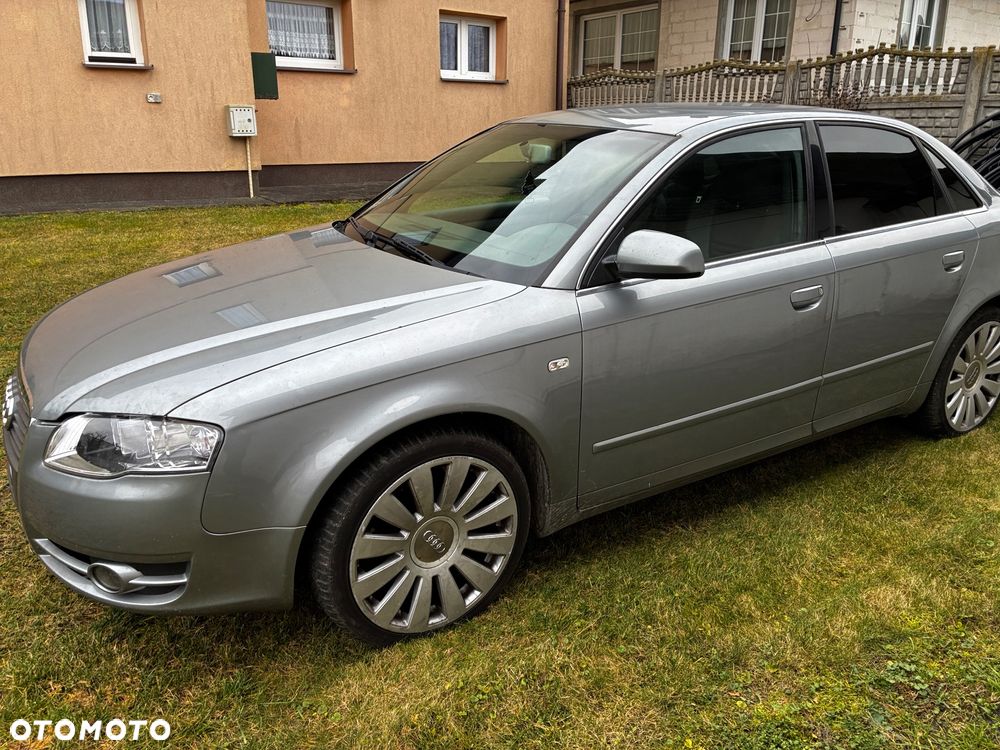 Audi A4 Limousine - 1