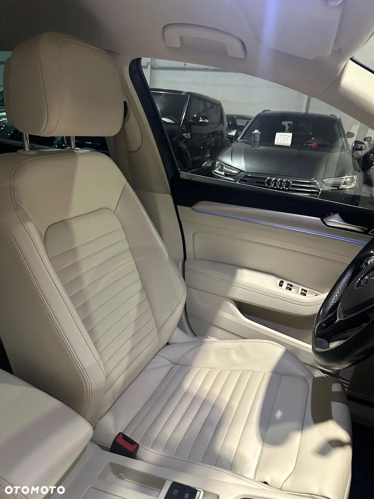 Volkswagen Passat - 19