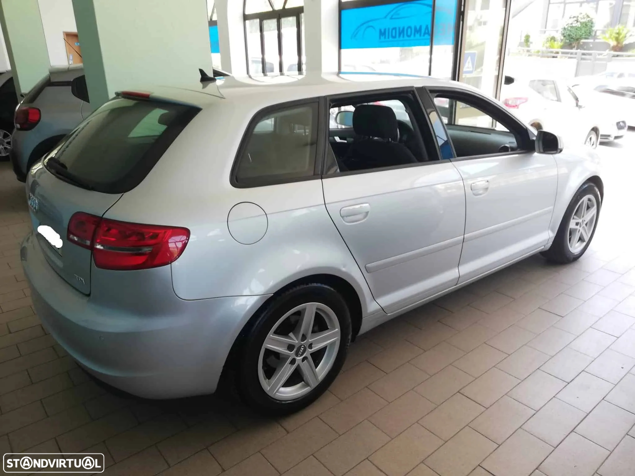 Audi A3 Sportback 1.6 TDI DPF Ambiente - 4