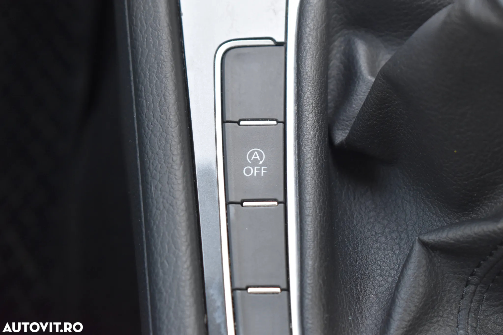 Volkswagen Golf 1.6 TDI Comfortline - 24