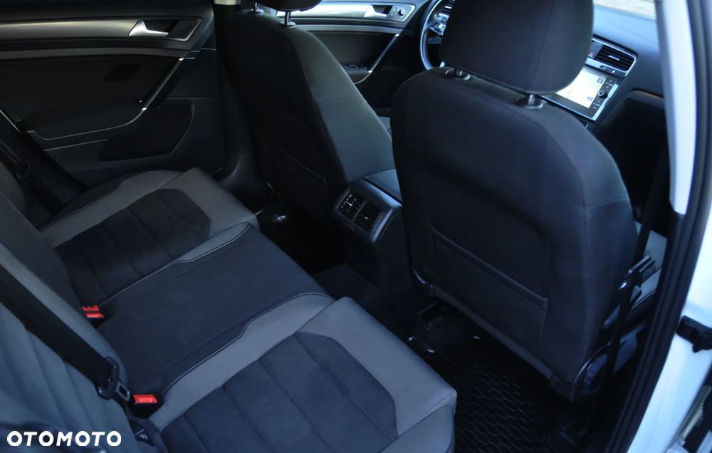 Volkswagen Golf - 10