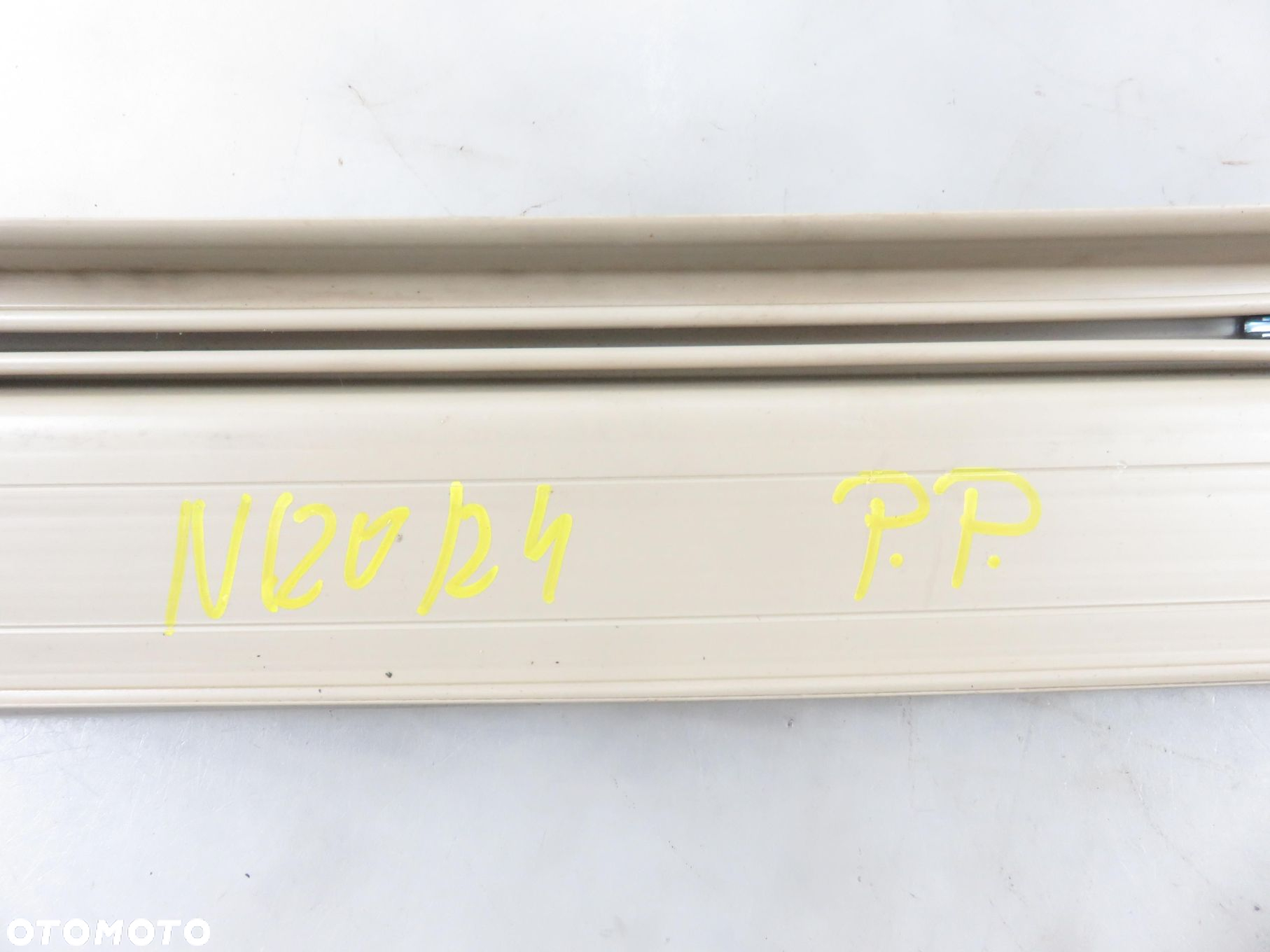 LISTWA PROGOWA WEWNĘTRZNA PRAWA MERCEDES Sedan W124 - 8