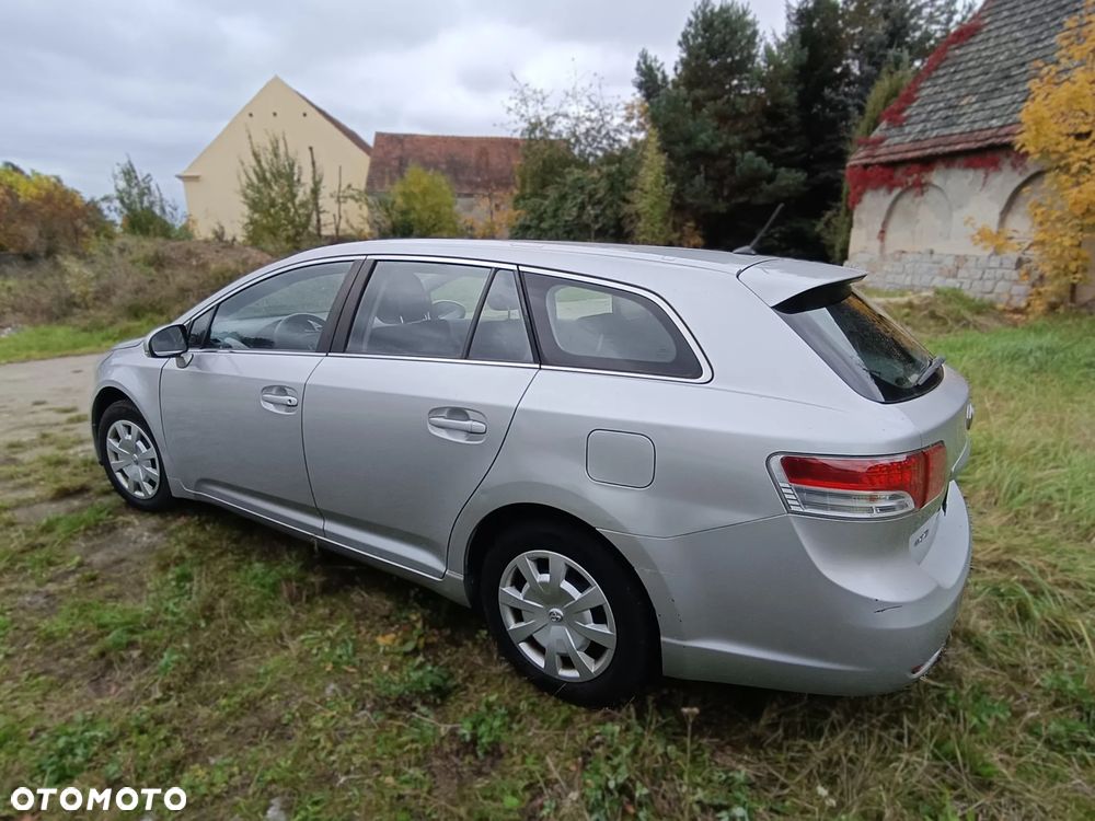 Toyota Avensis 1.6 Active - 4