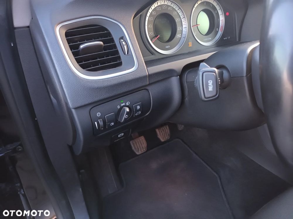 Volvo S60 2.0T R-Design - 11