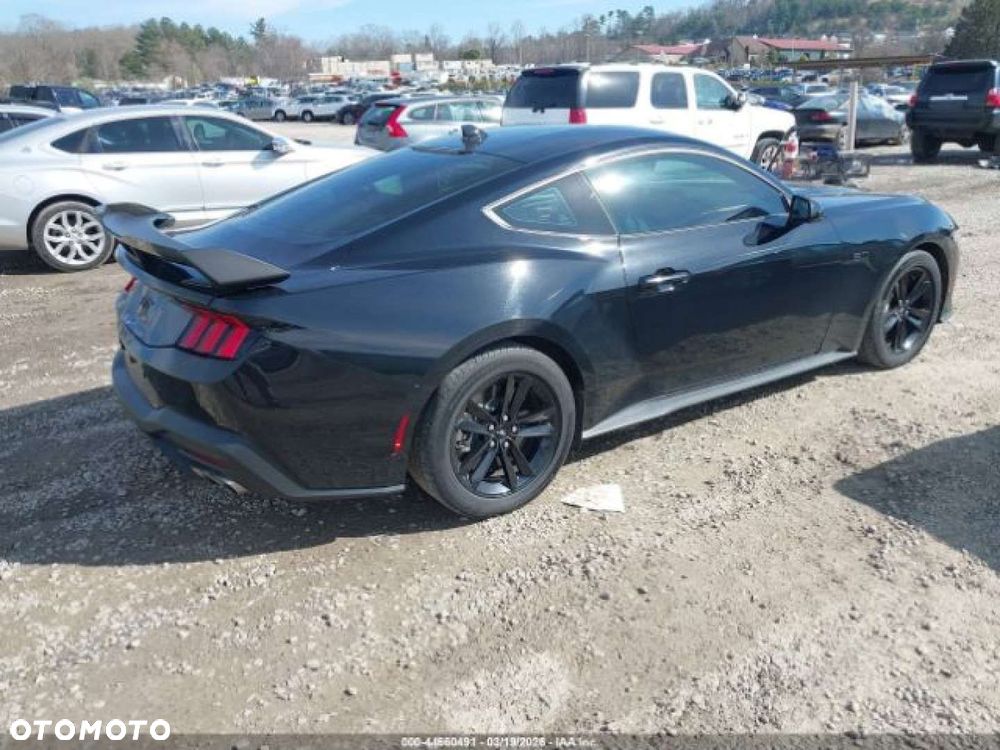 Ford Mustang - 4