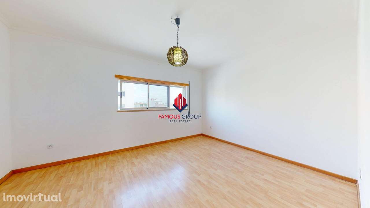 Apartamento T2 com garagem excelente localização - Grande imagem: 4/33