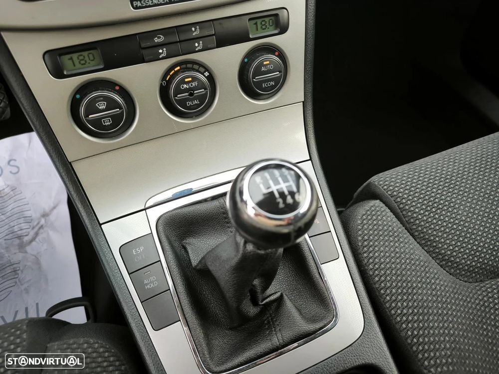 VW Passat Variant 2.0 TDI Confortline - 36