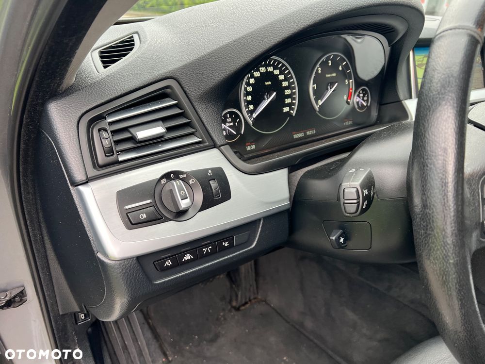 BMW Seria 5 525d - 11