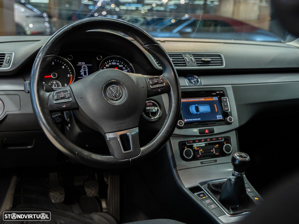 VW Passat 1.6 TDI Confortline BM - 9