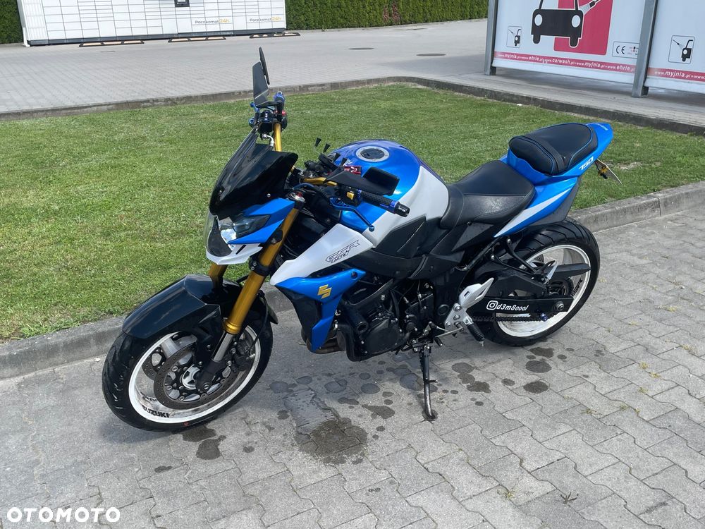 Suzuki GSR - 3