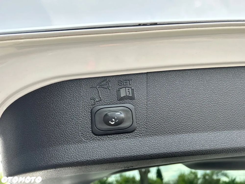 Ford Kuga 2.0 TDCi 2x4 Titanium - 17