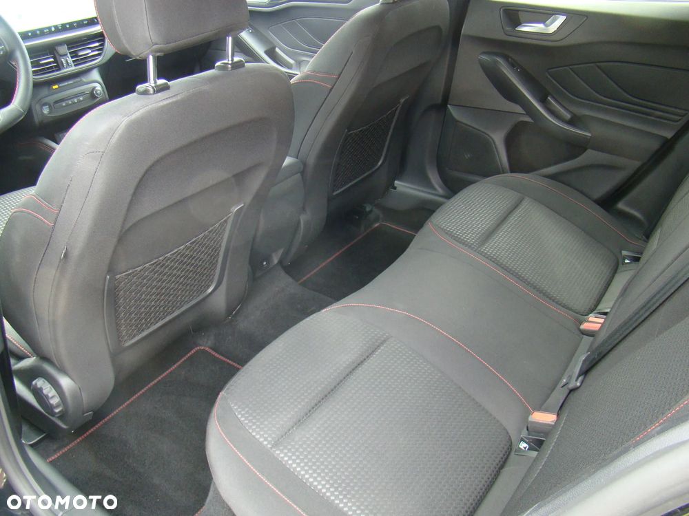 Ford Focus 1.5 EcoBlue STart-Stopp-System ST-LINE X - 31