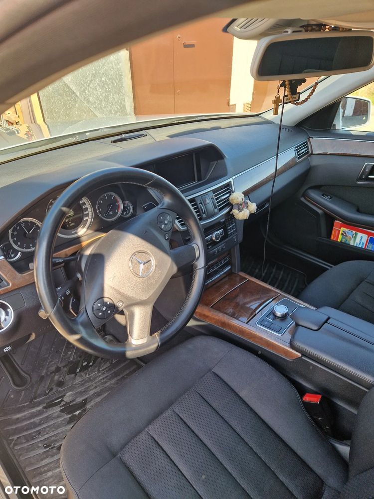 Mercedes-Benz Klasa E 220 CDI DPF BlueEFFICIENCY 7G-TRONIC Elegance - 10