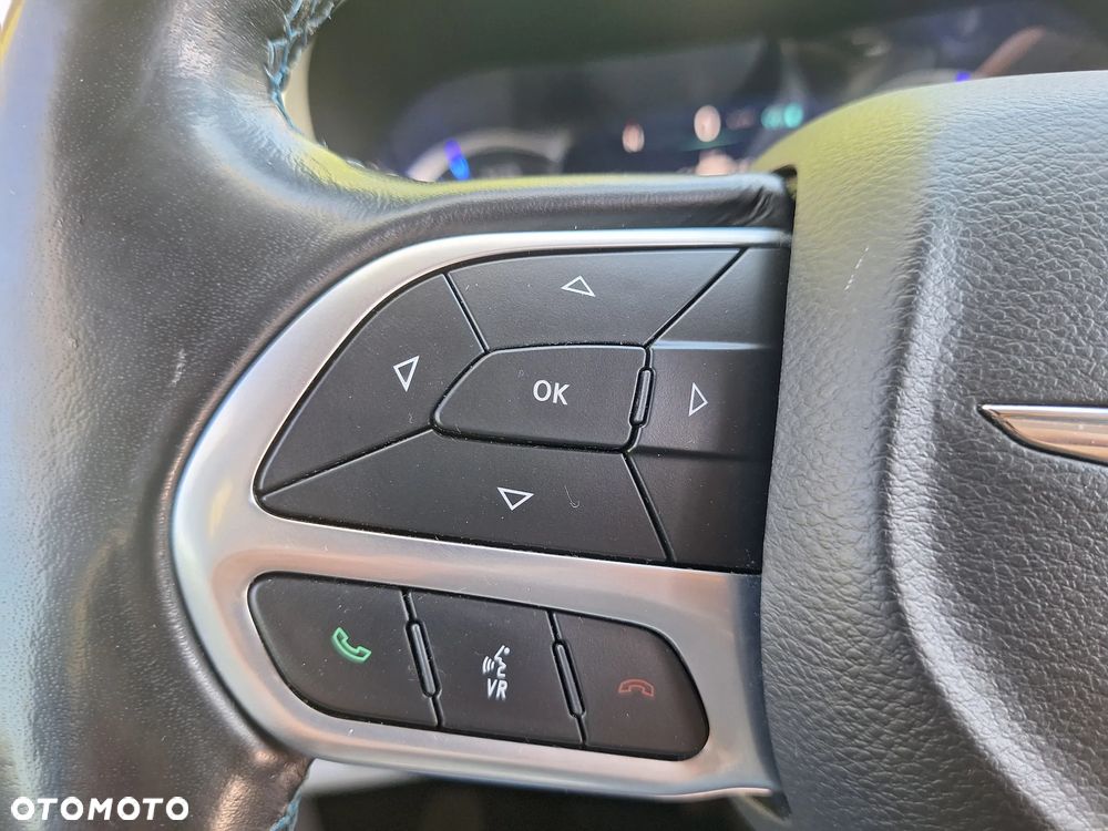 Chrysler Pacifica - 38
