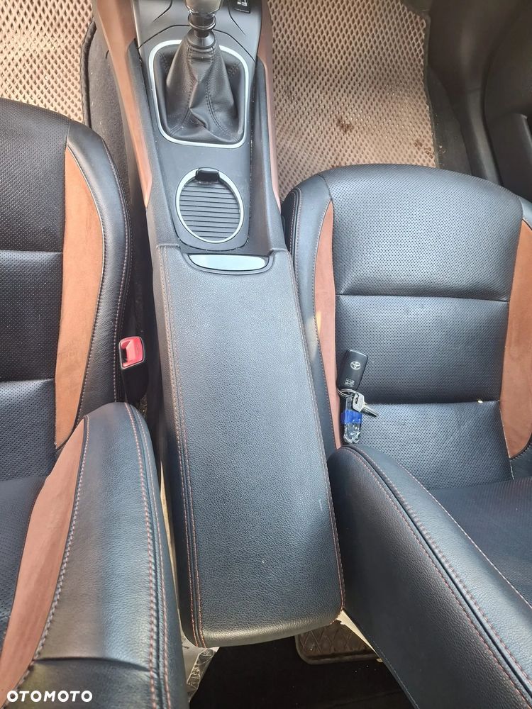 Toyota Avensis 1.8 Premium - 15