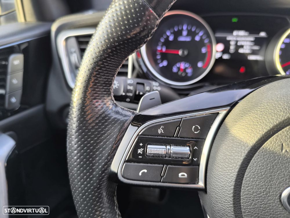 Kia Ceed 1.6 CRDi GT Line 7DCT - 38