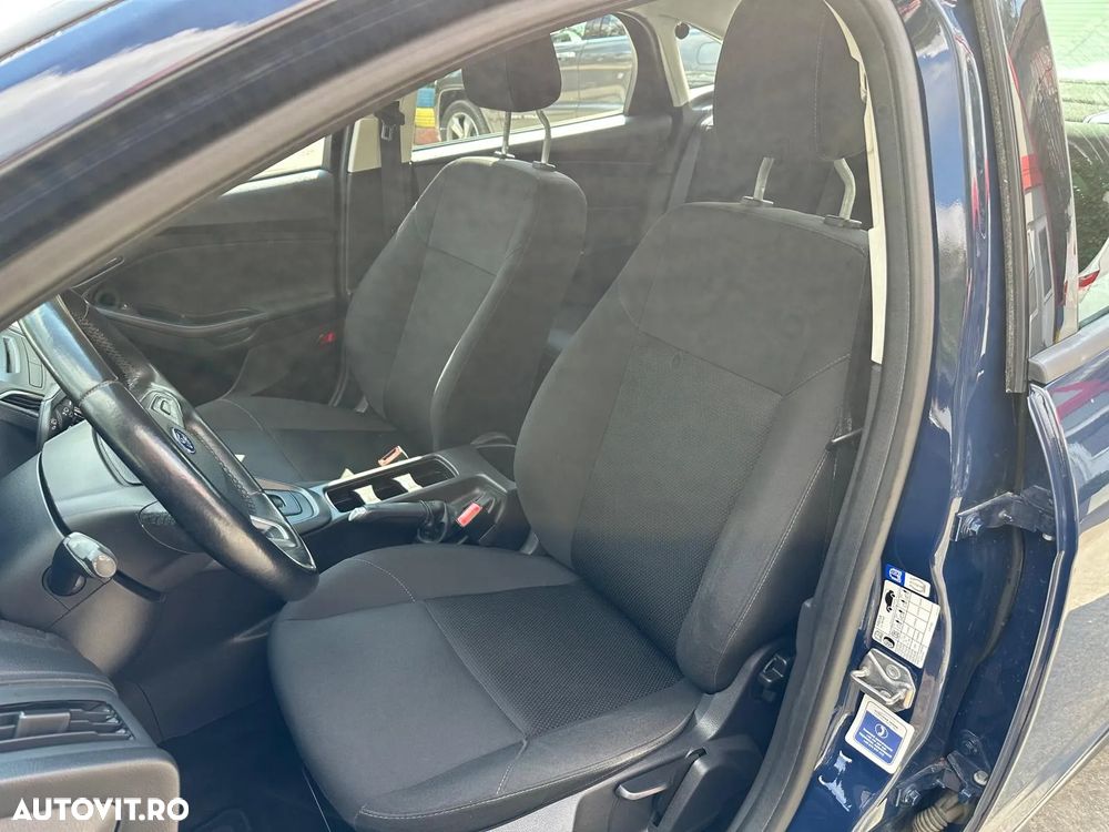 Ford Focus 1.5 TDCi Powershift Titanium - 10