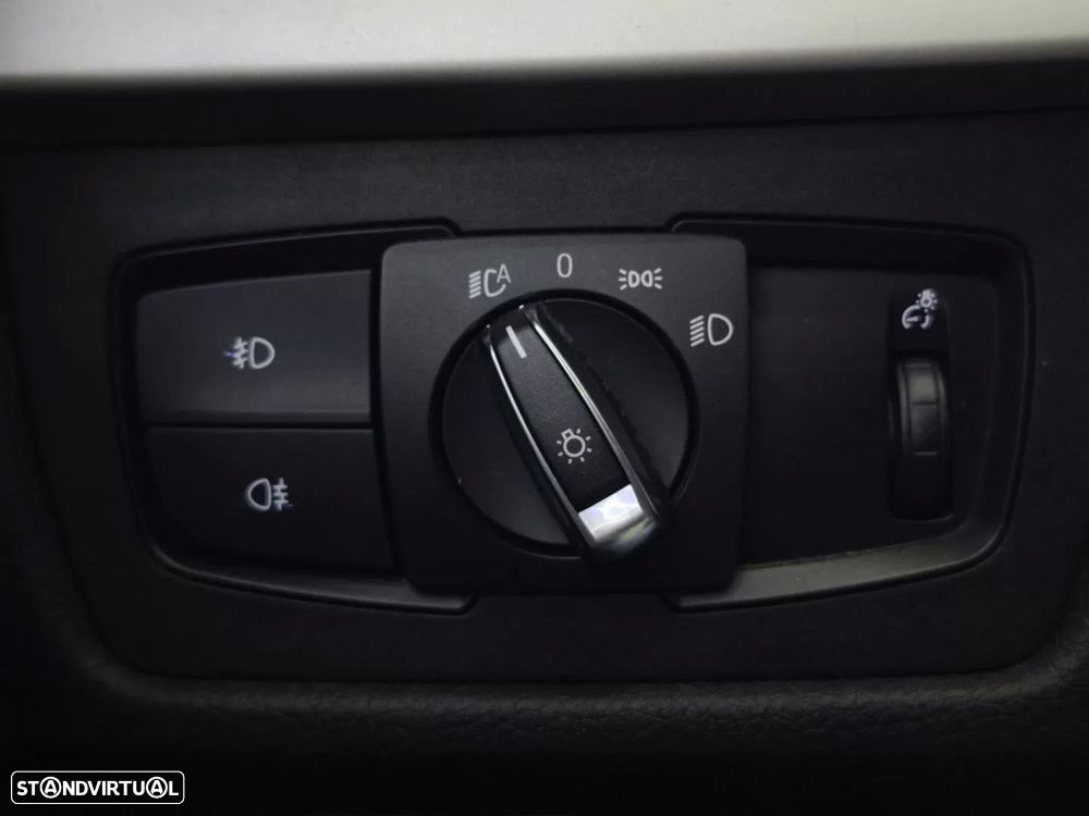 BMW 318 d Line Sport - 30