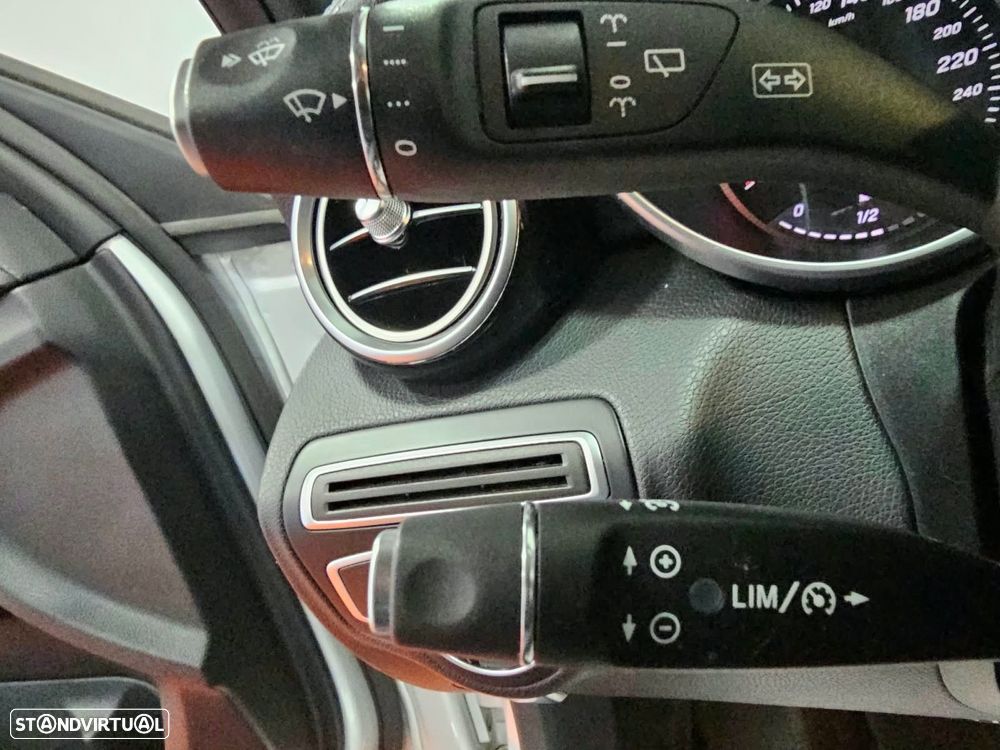 Mercedes-Benz C 300 h AMG Line - 18