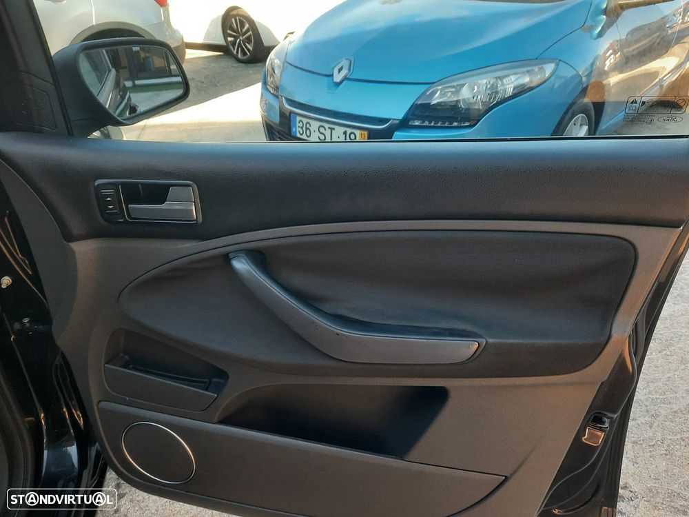 Ford C-Max 1.6 TDCi Titanium - 23