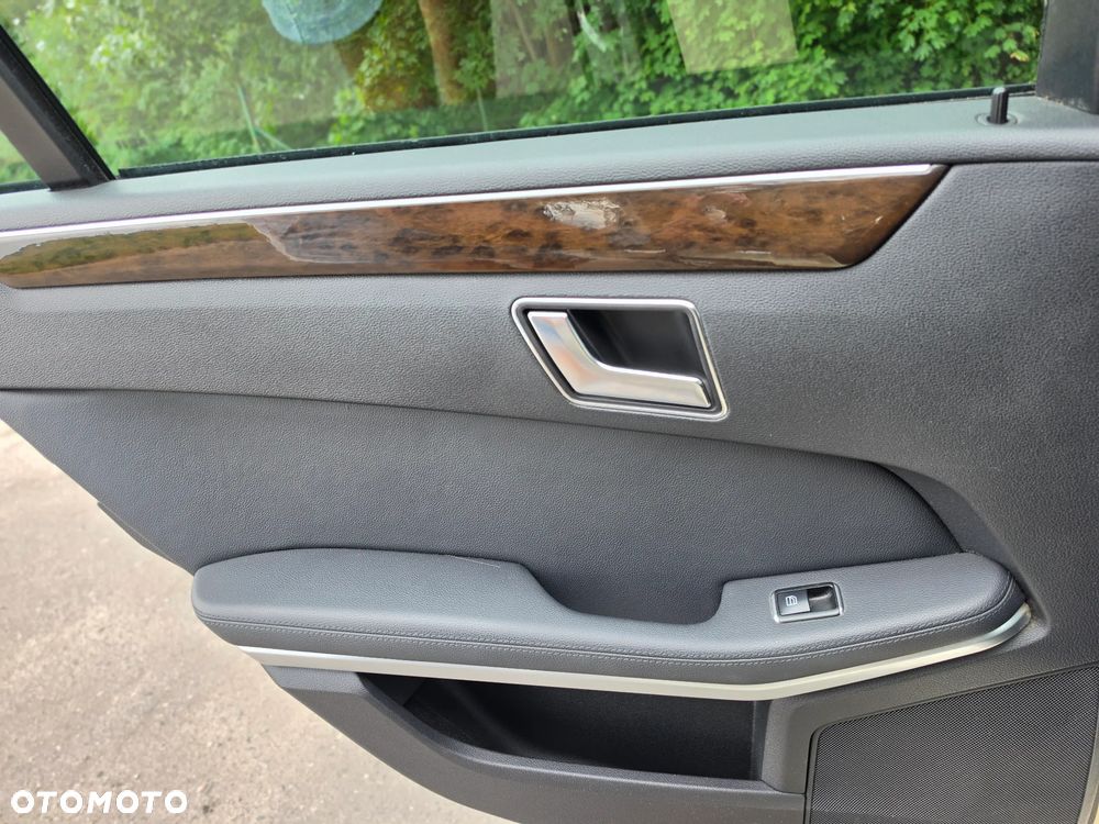 Mercedes-Benz Klasa E 200 CDI 7G-TRONIC Elegance - 26