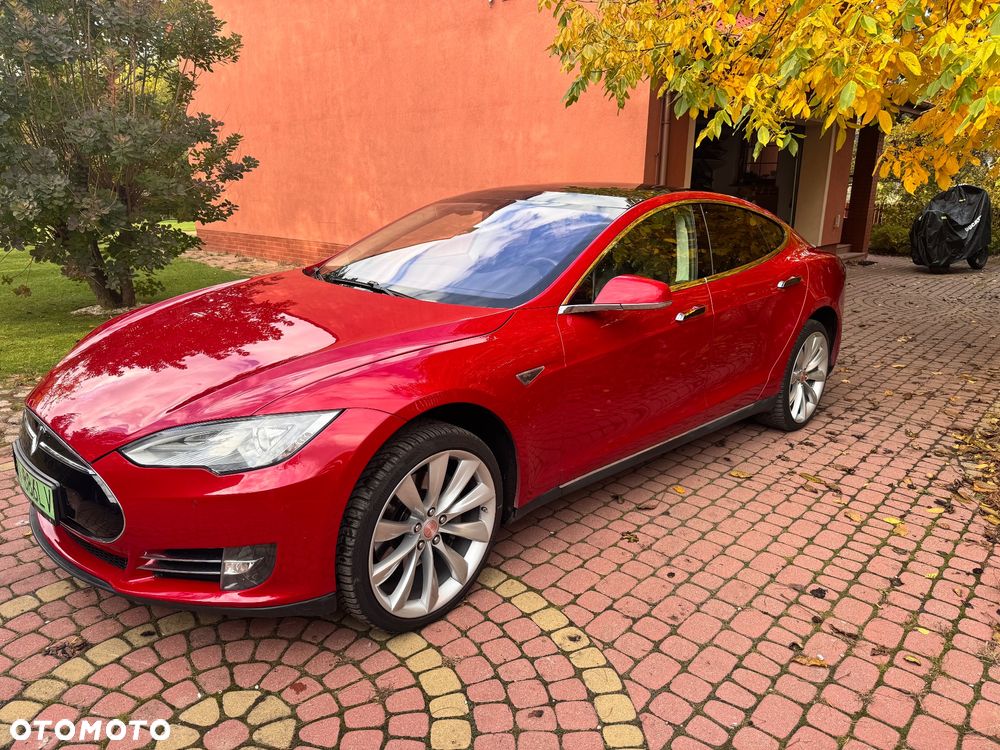 Tesla Model S - 3