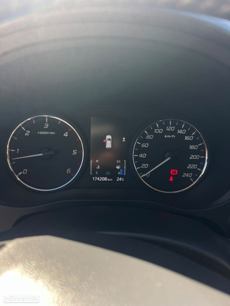 Mitsubishi Outlander 2.2 DI-D Intense - 11