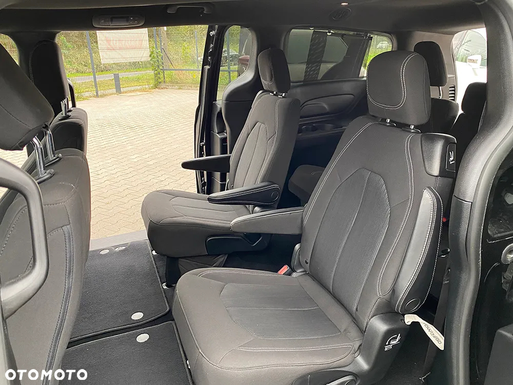 Chrysler Pacifica - 24