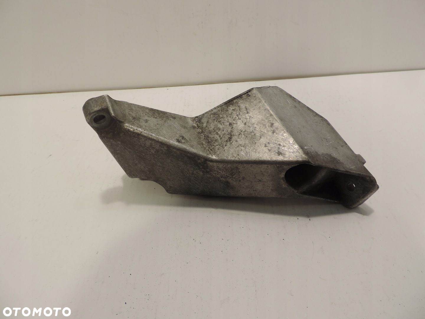 ŁAPA SILNIKA AUDI A4 B7 2.0 TFSI 8E0199307A - 2