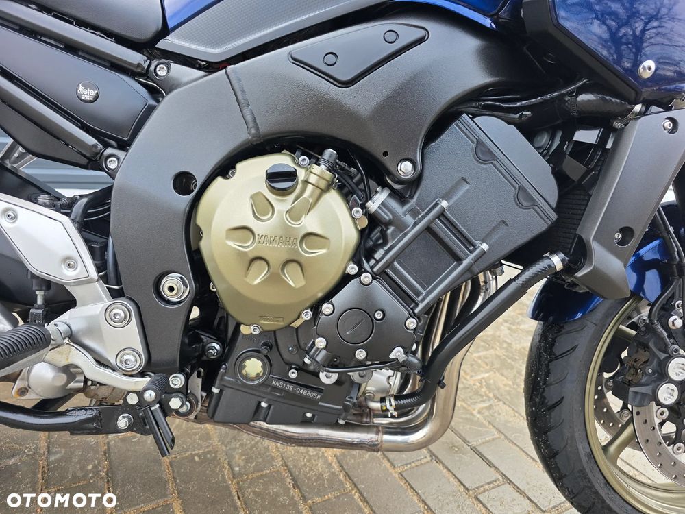 Yamaha FZ - 24