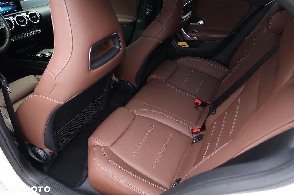 Mercedes-Benz Klasa A 200 d AMG Line 8G-DCT - 16