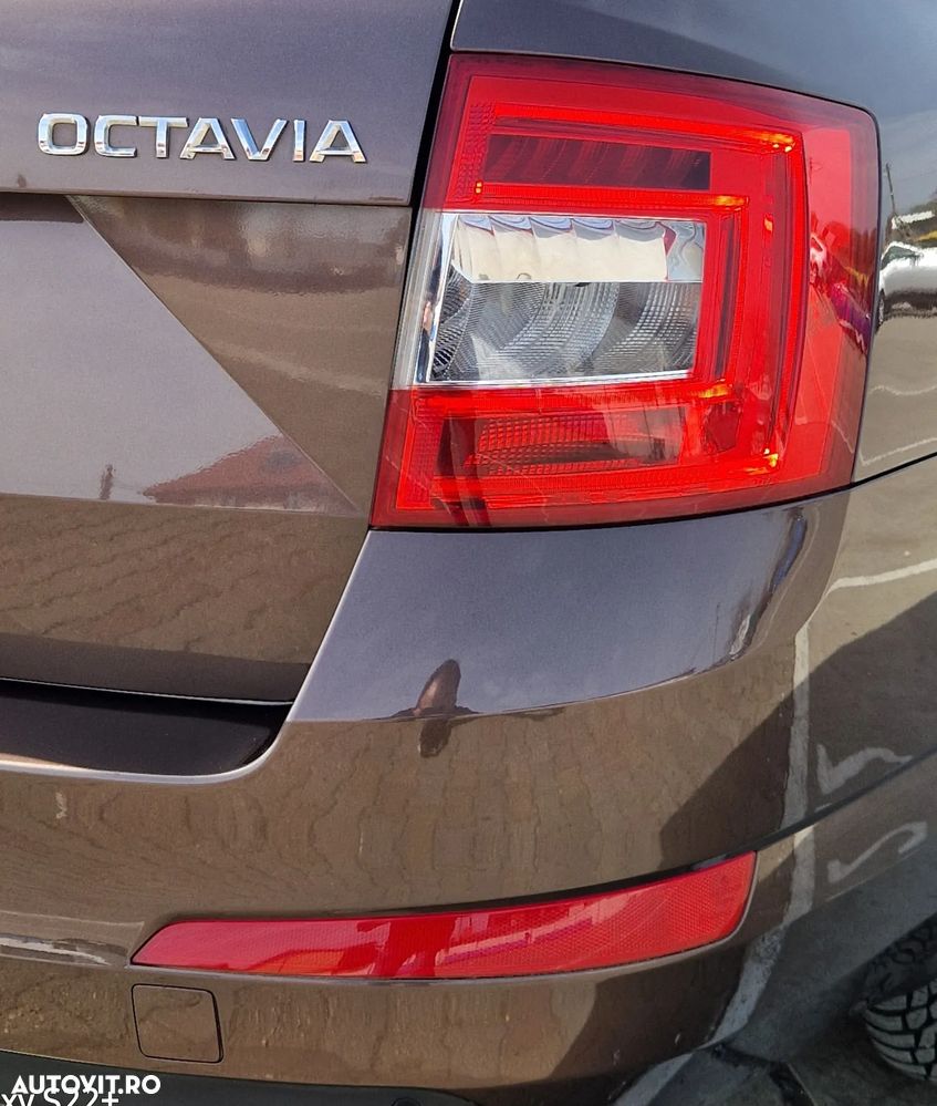 Skoda Octavia Combi 2.0 TDI DSG Premium Edition - 17