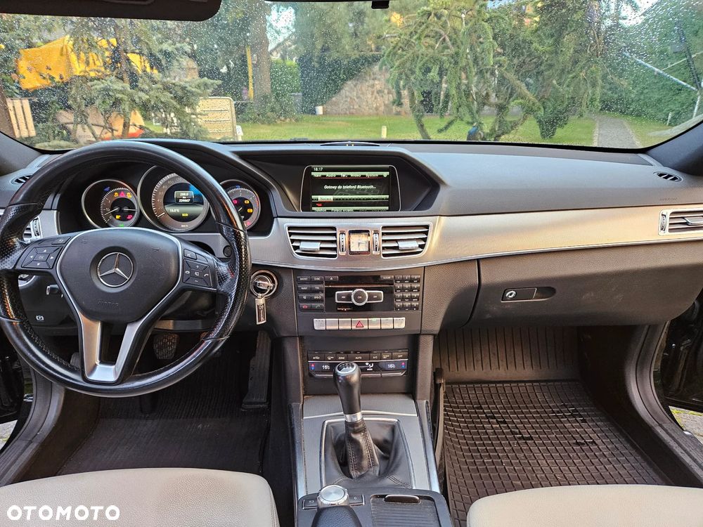 Mercedes-Benz Klasa E 220 CDI DPF BlueEFFICIENCY Elegance - 12