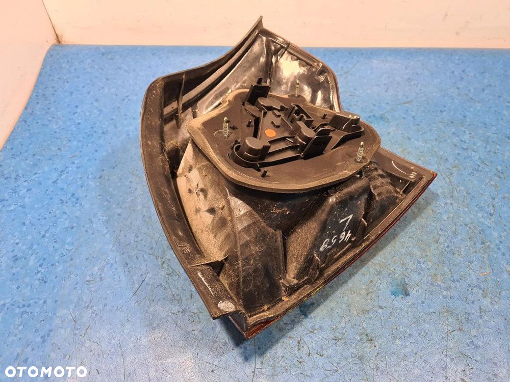 TOYOTA COROLLA E12 HB LAMPA TYŁ LEWA ZEWNĘTRZNA - 8