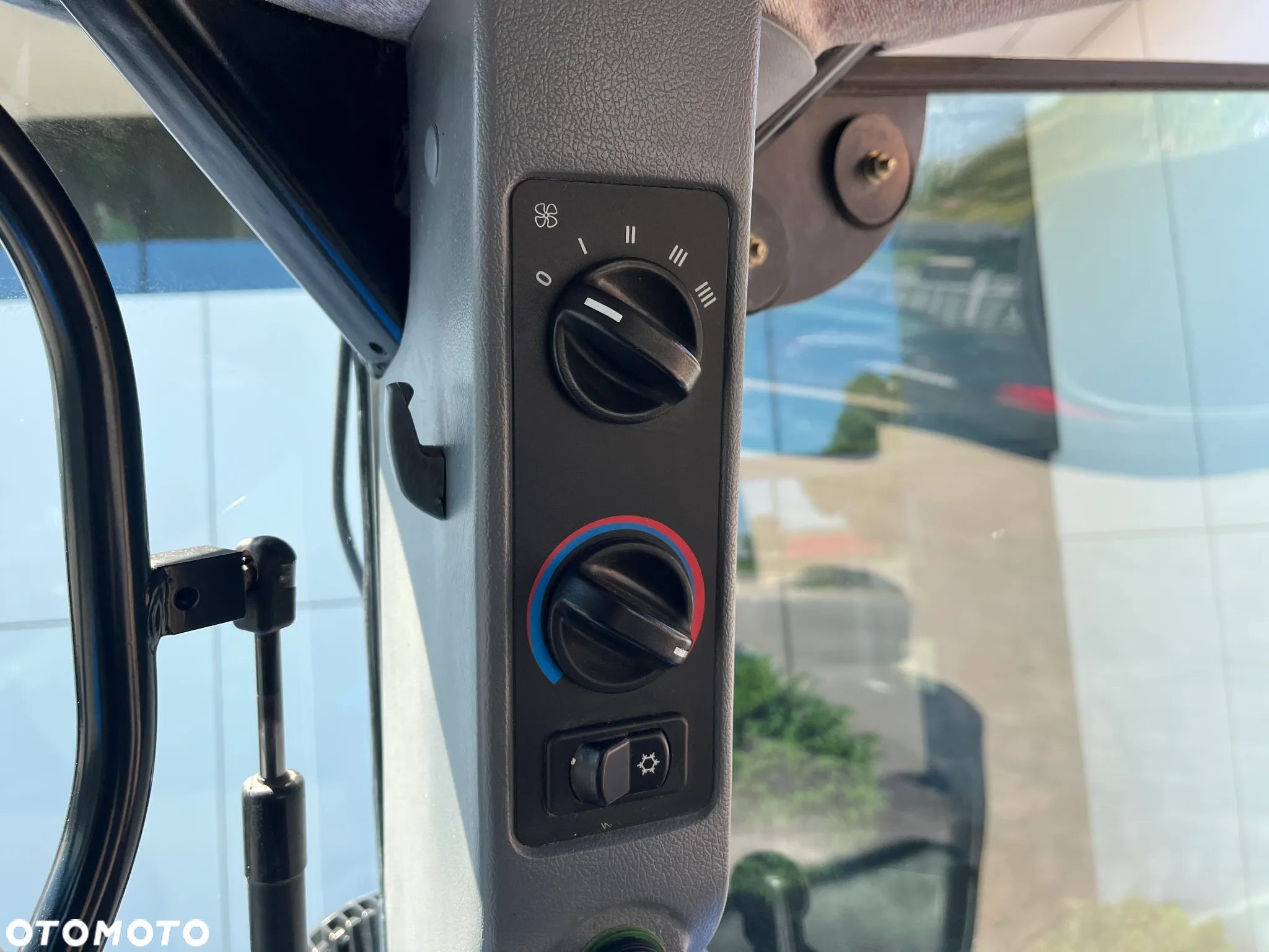 New Holland T6020 - 13