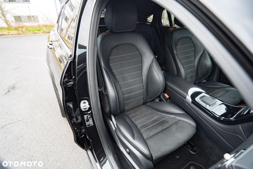 Mercedes-Benz GLC 300 4Matic 9G-TRONIC AMG Line - 16